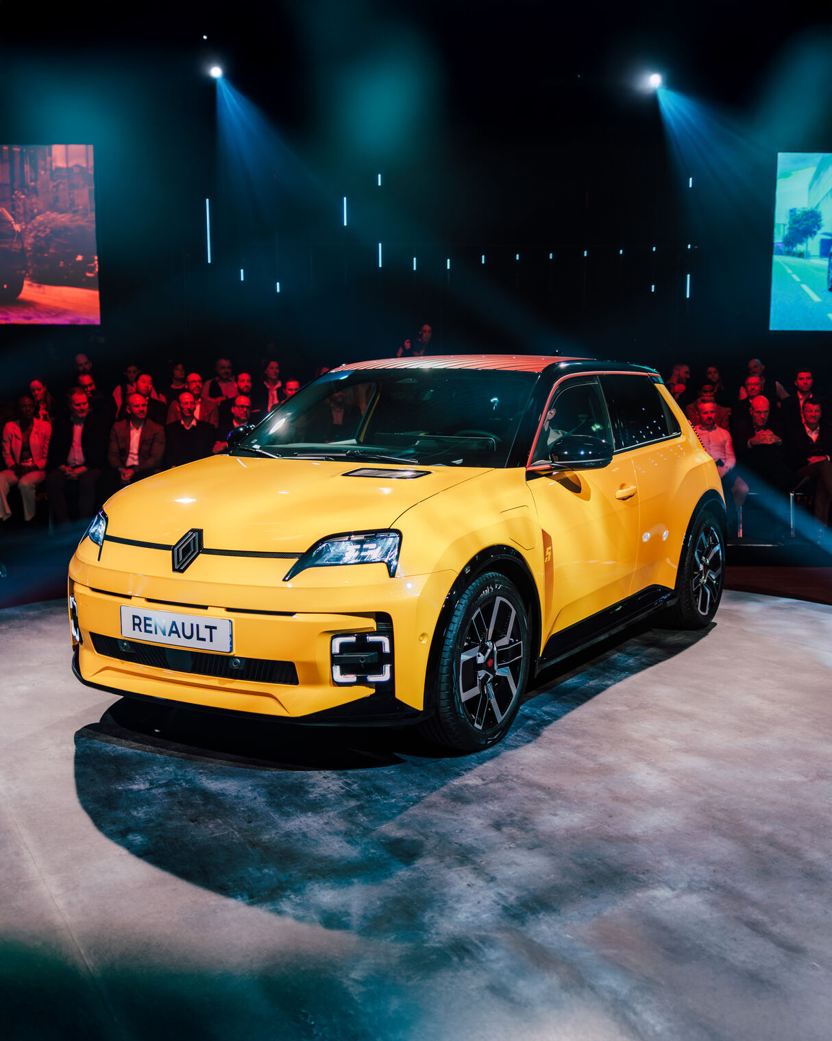 Renault R5 Hochformat